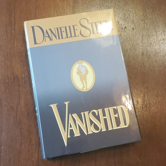 4 for $25! Lot of Danielle Steel Books 📚 - Picture 8 of 13